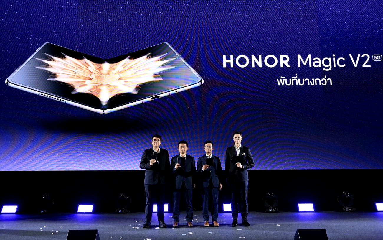 HONOR Magic V2