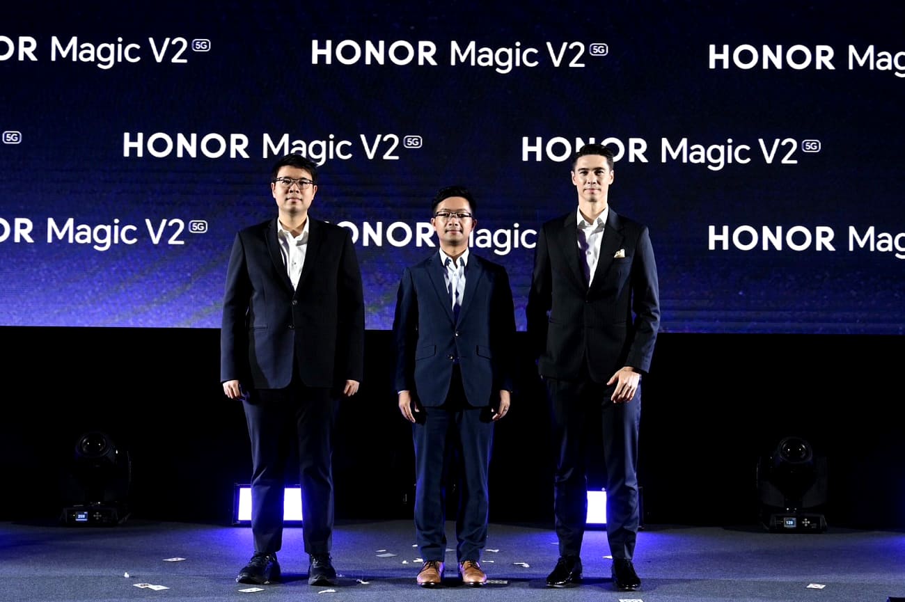 HONOR Magic V2