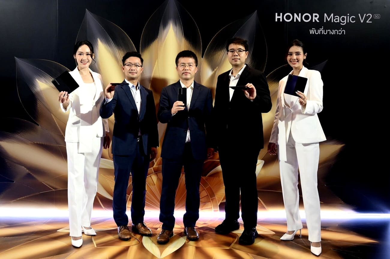 HONOR Magic V2