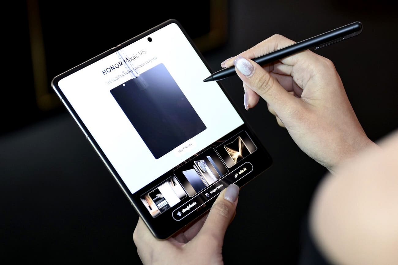 HONOR Magic V5